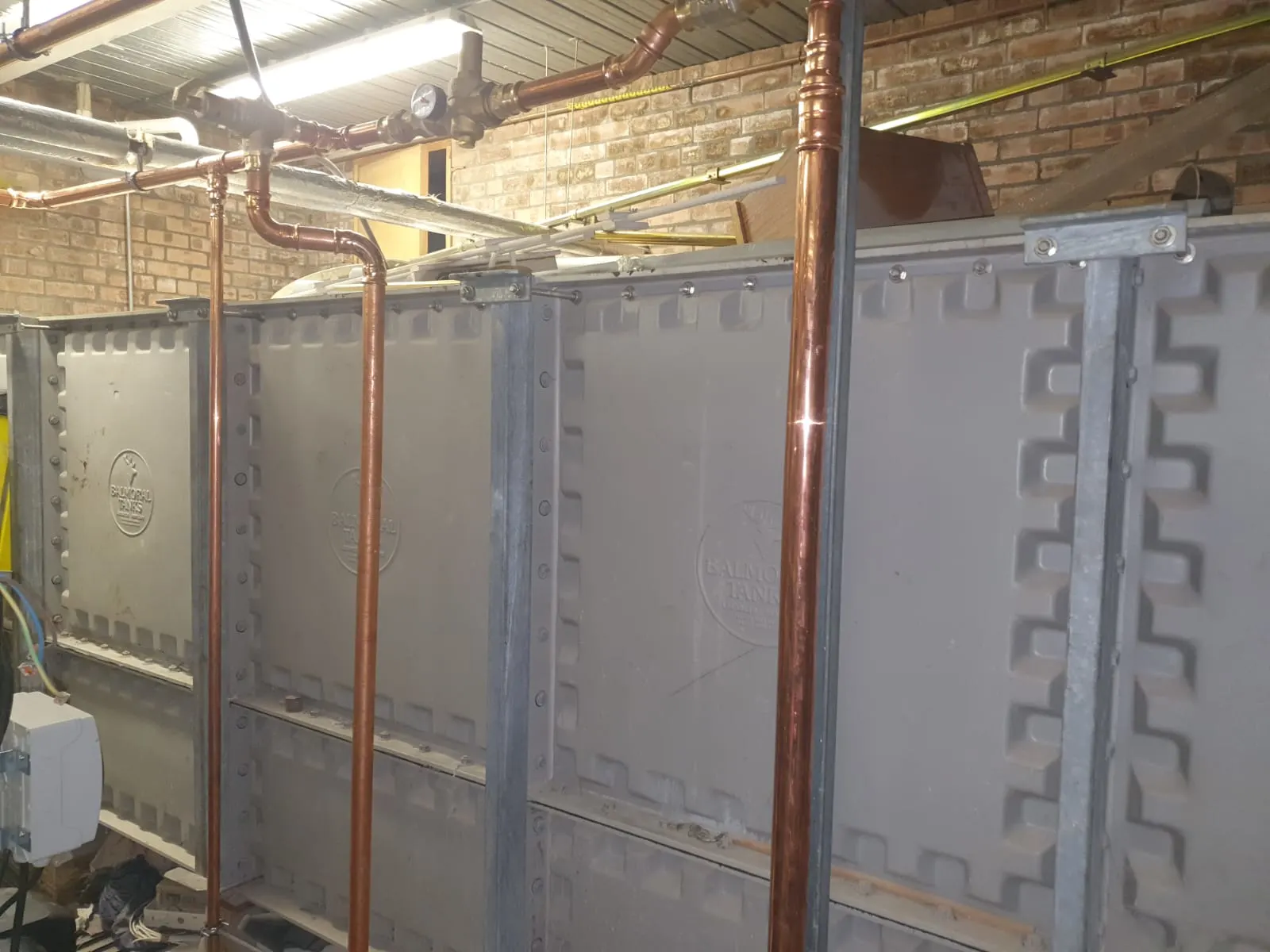 Cold water storage tank